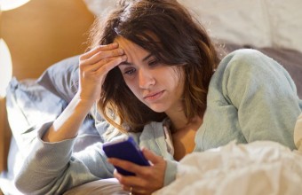 5 Astonishing Reasons To Avoid Taking Smartphone To Bed