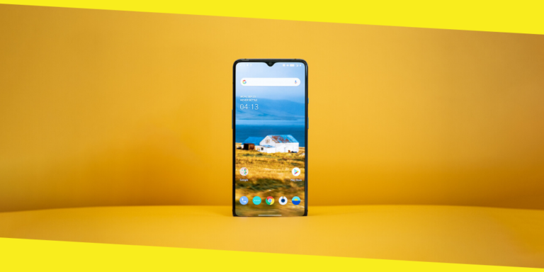 In the Middle: The 4 Best Mid-Range Smartphones