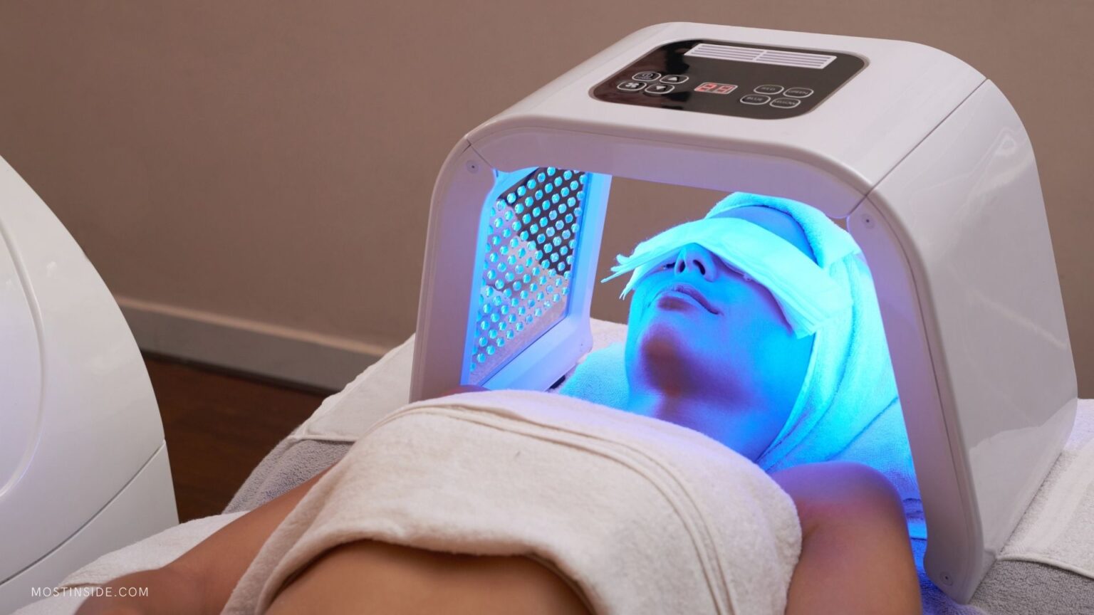 5 Health And Beauty Reasons To Try Light Therapy