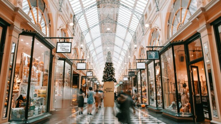 Captivating Holiday Shoppers Through Conversational Messaging