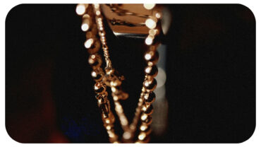 The Art of Mixing Metals: Expert Tips for a Bold and Stylish Look 
